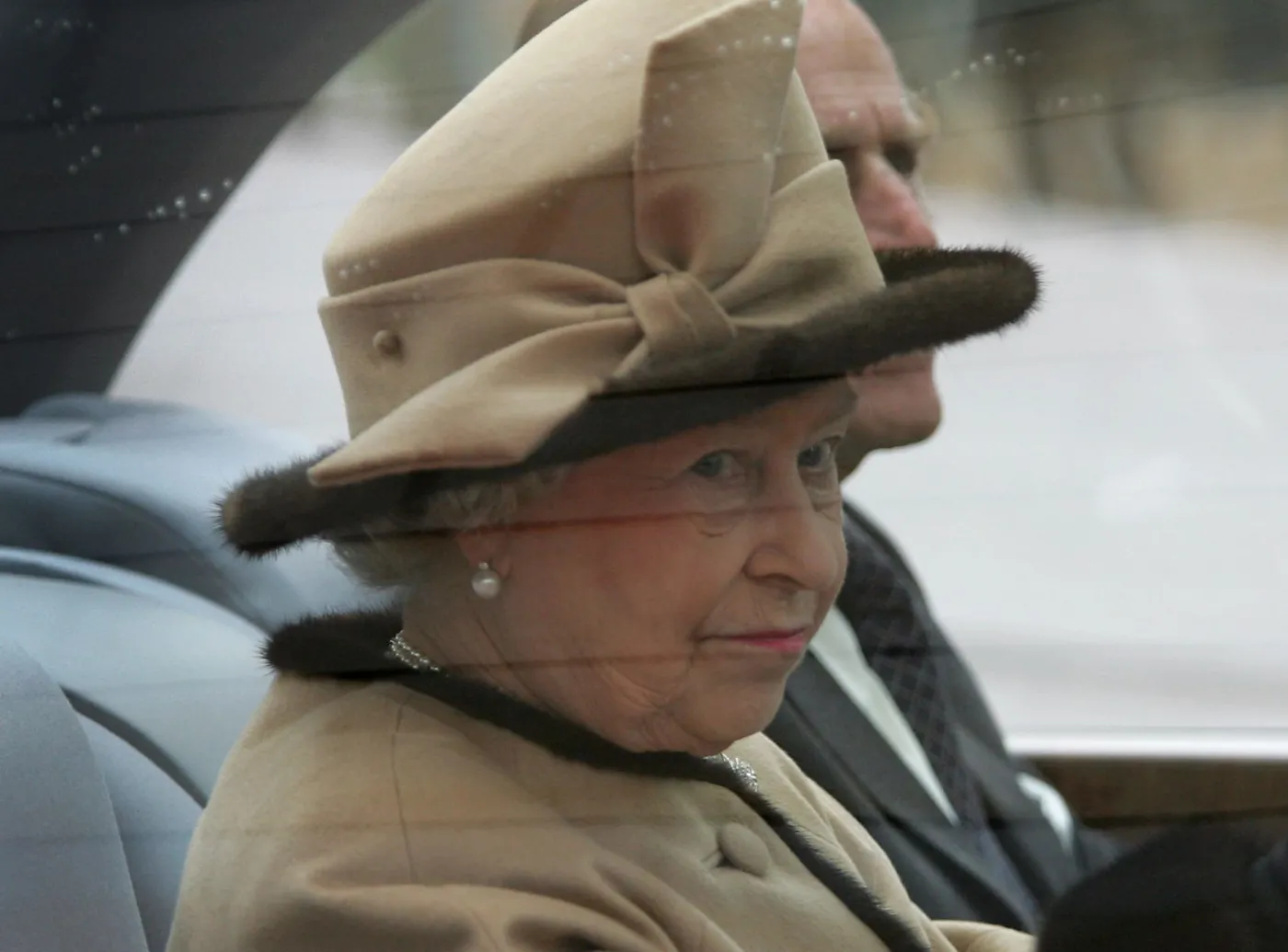 Królowa oszczędza. Odwołuje przyjęcie dla służby