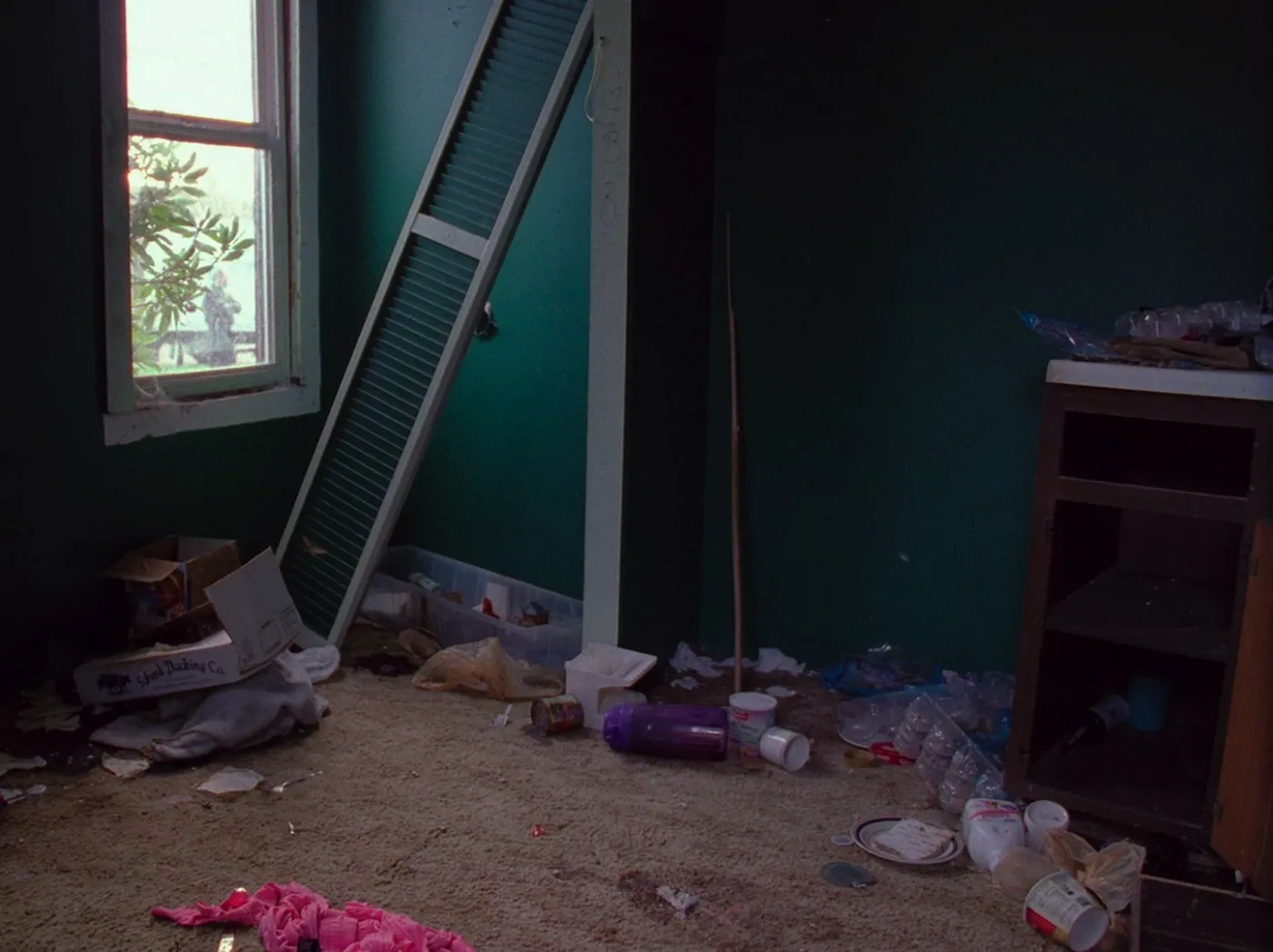 trashed_room_1735167.jpg