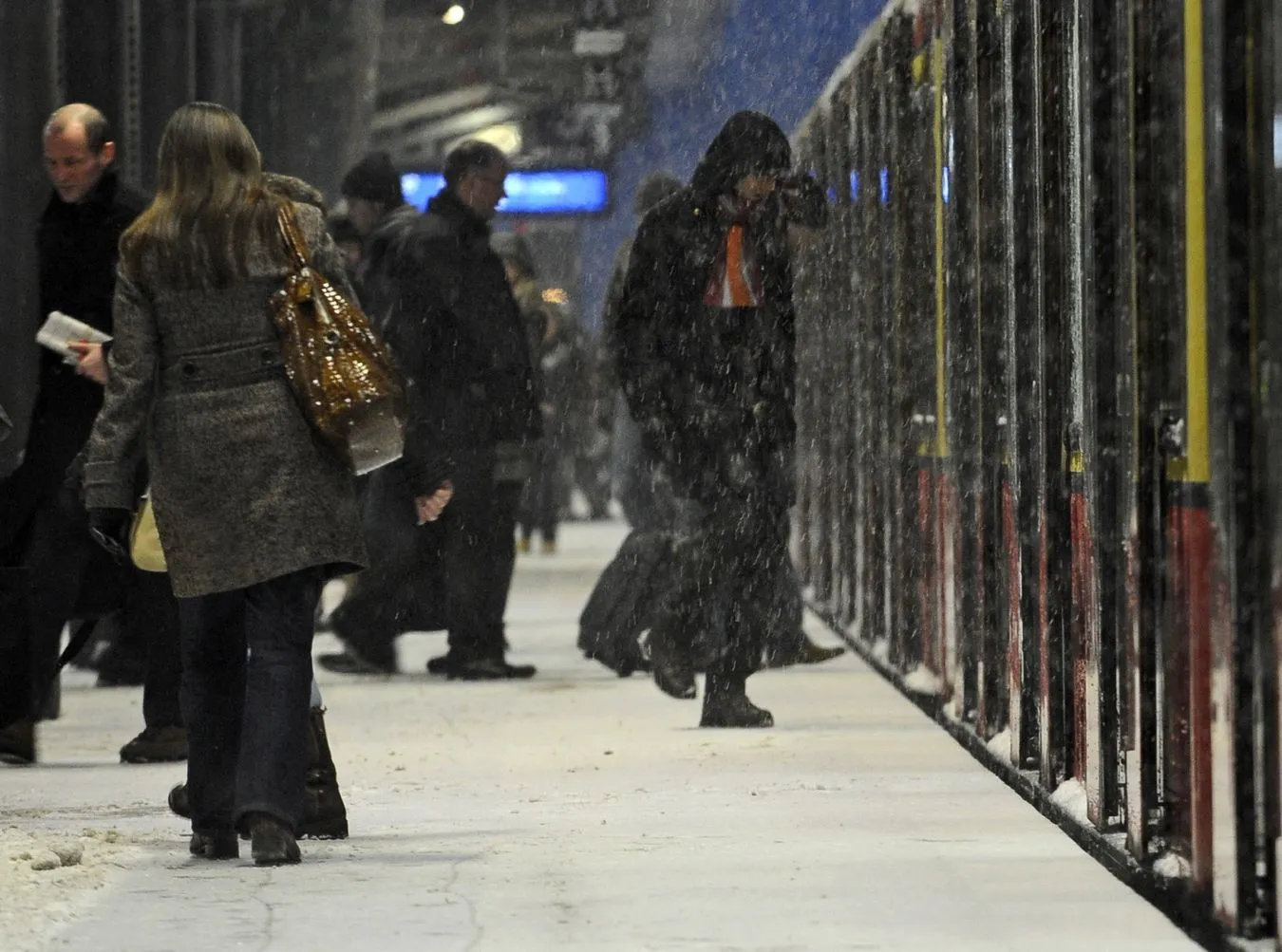 Panika w zimnym i ciemnym pociągu. Ludzie wybijali okna