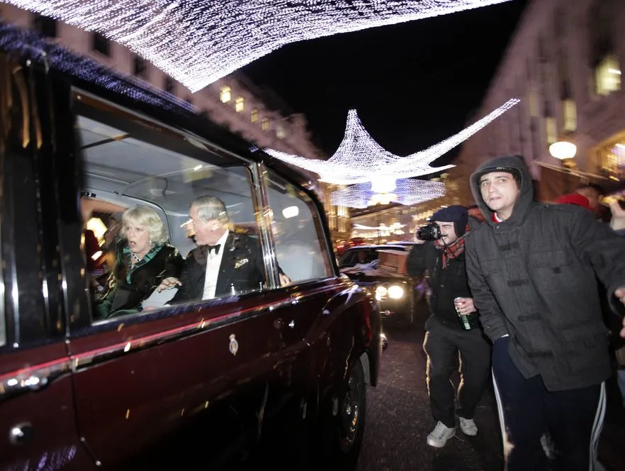 Oni zaatakowali księcia Karola. Policja ma wideo