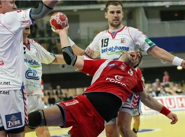 Nasi piłkarze ręczni mieszkają w... stoczni