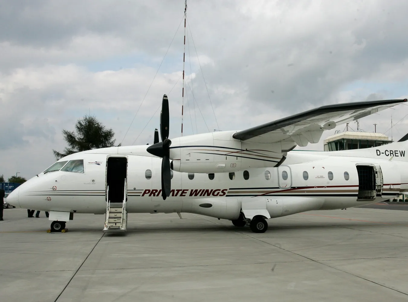 LODZ

PREZENTACJA SAMOLOTU MARKI DORNIER KTORY BEDZIE LATAL NA TRASIE LODZ POZNAN BRUKSELA 

PRZELOT ZAJMIE W SUMIE 245 MIN

08102007

FOT. MAREK SZYBKA