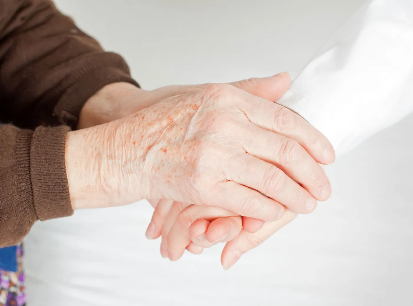 dłonie starzec