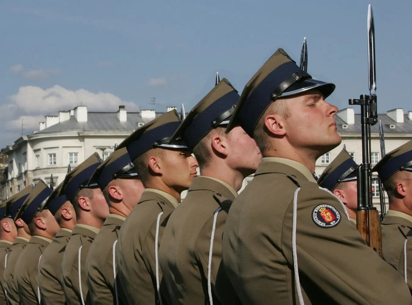 9300 ochotników zgłosiło się do Narodowych Sił Rezerwowych