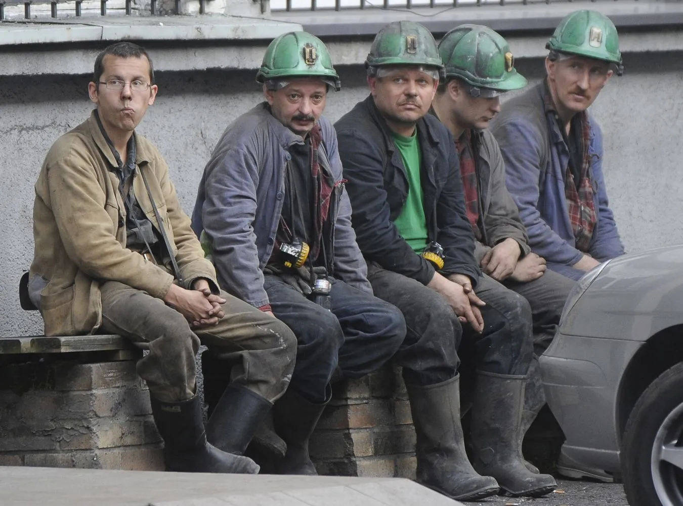 Kopalnie kupują górnikom bieliznę, która wytrzyma żar rzędu 700-800 stopni