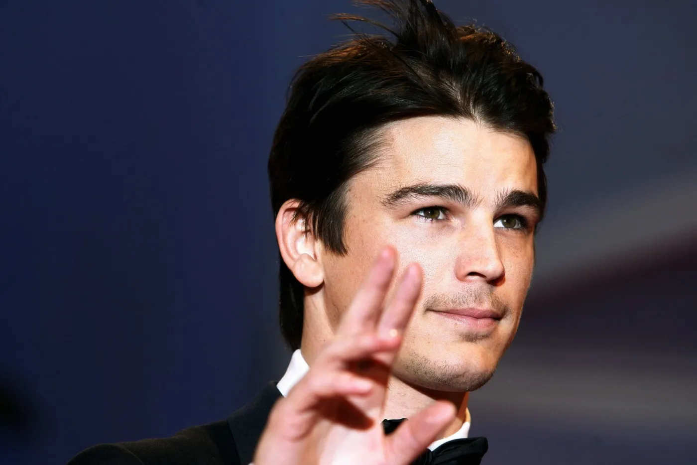 Kochają go miliony kobiet, a on miał tylko dwie dziewczyny!