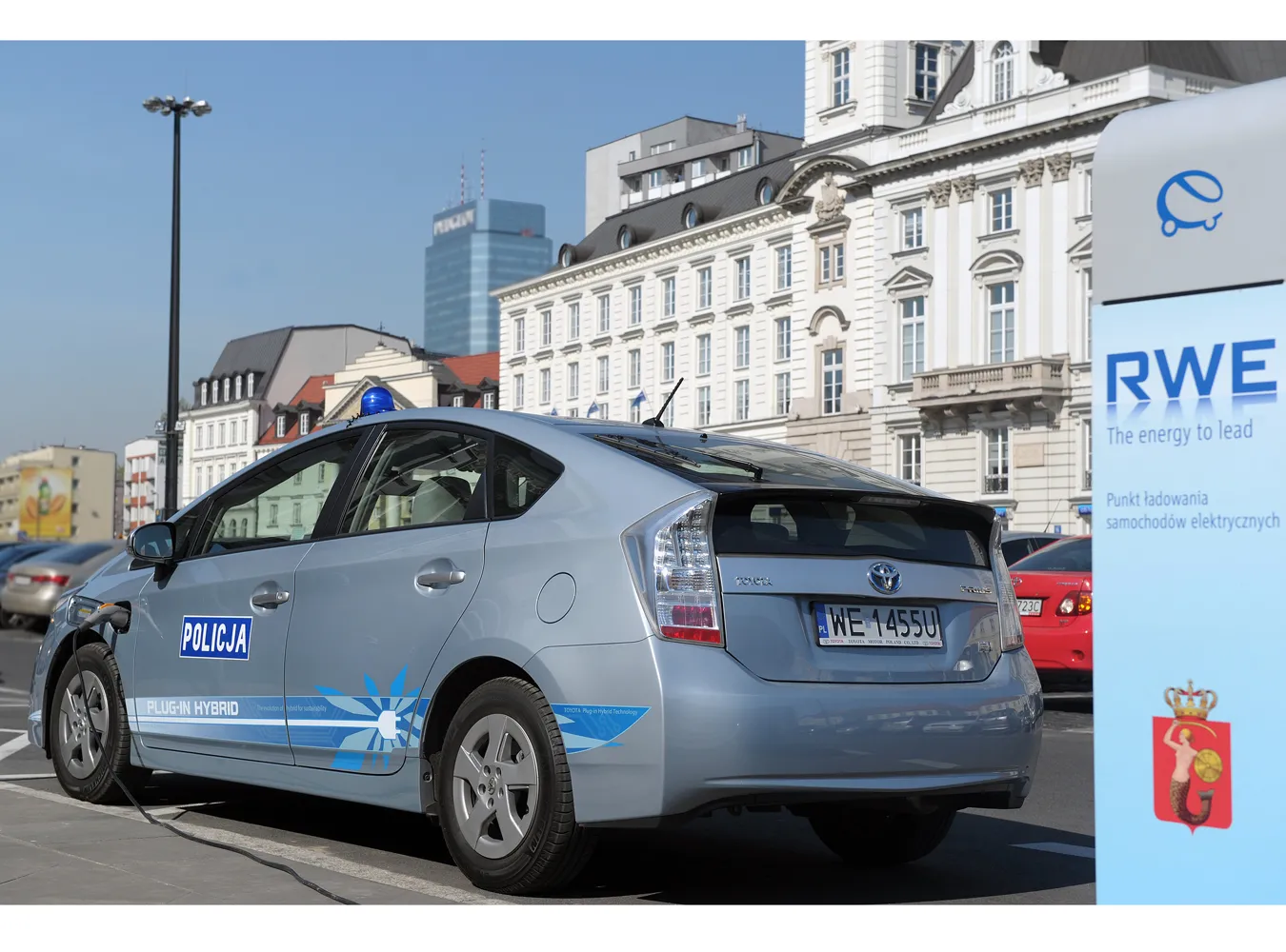 2024268-prius-policja1.jpg