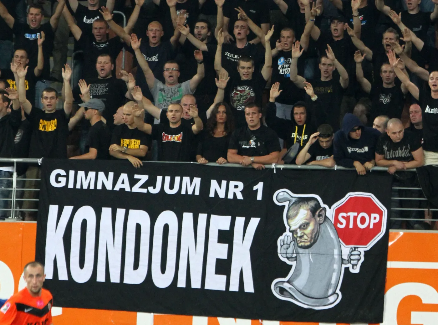 Chamski atak kiboli na Donalda Tuska