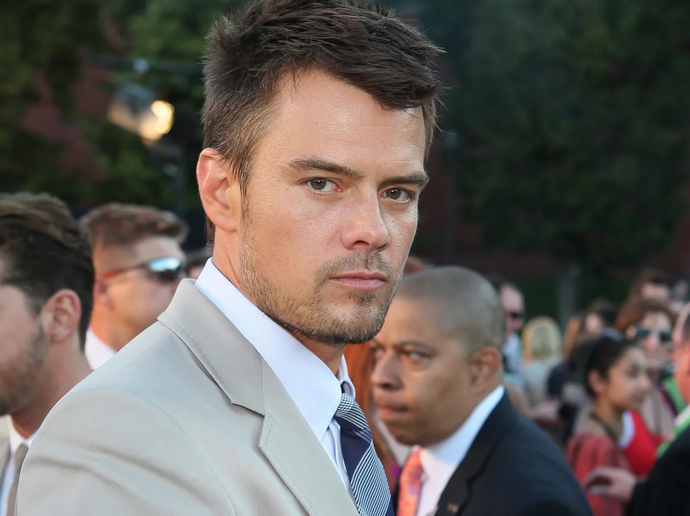 2220094-josh-duhamel.jpg