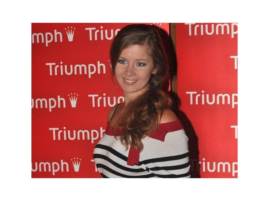 Kobieta w paskach - Anna Powierza wraca na salony!