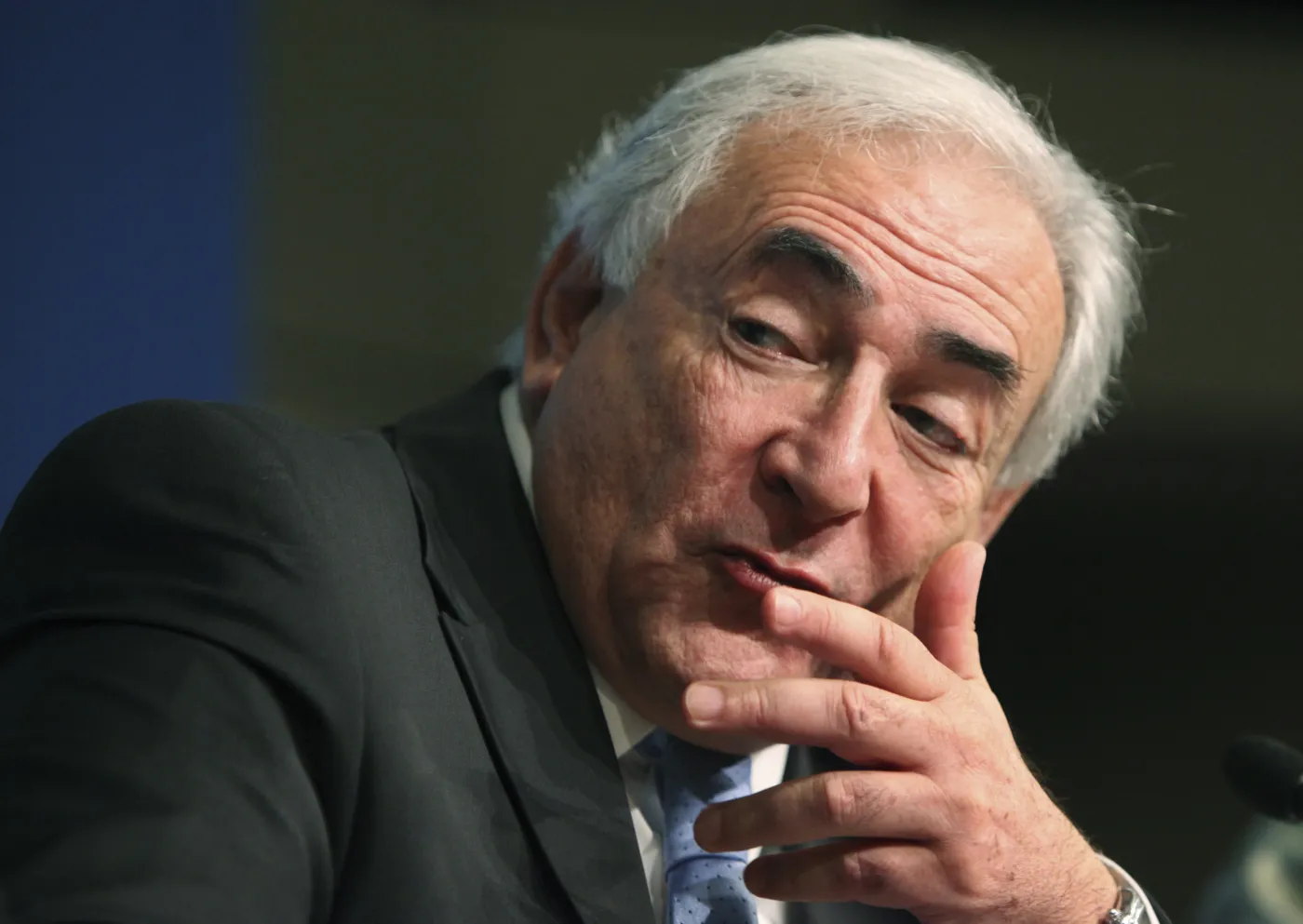 Strauss-Kahn przerywa milczenie