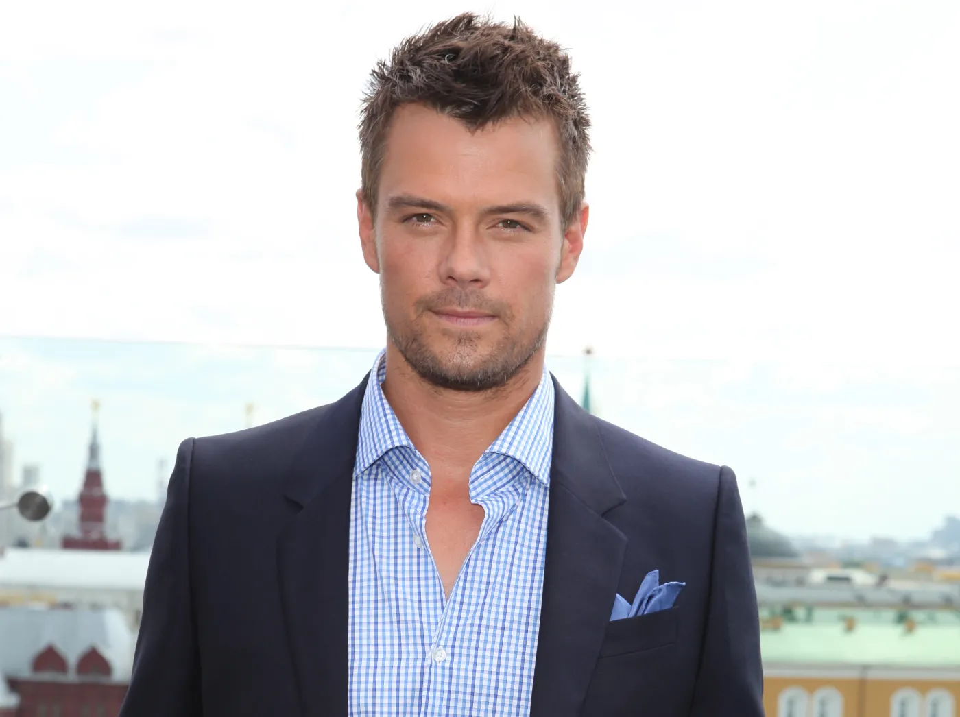 2220119-josh-duhamel.jpg