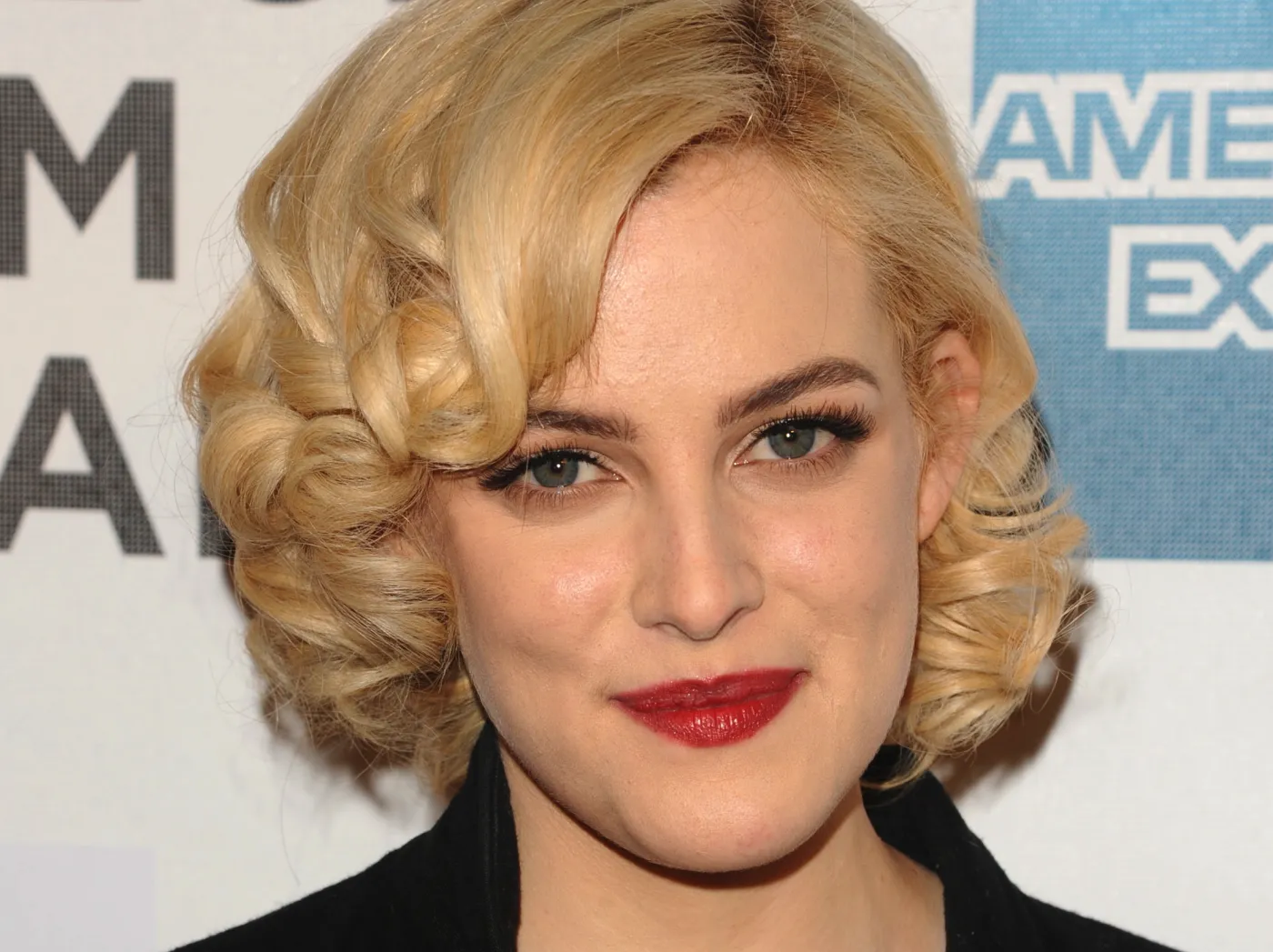 Wnuczka Presley'a rozbiera się w tańcu