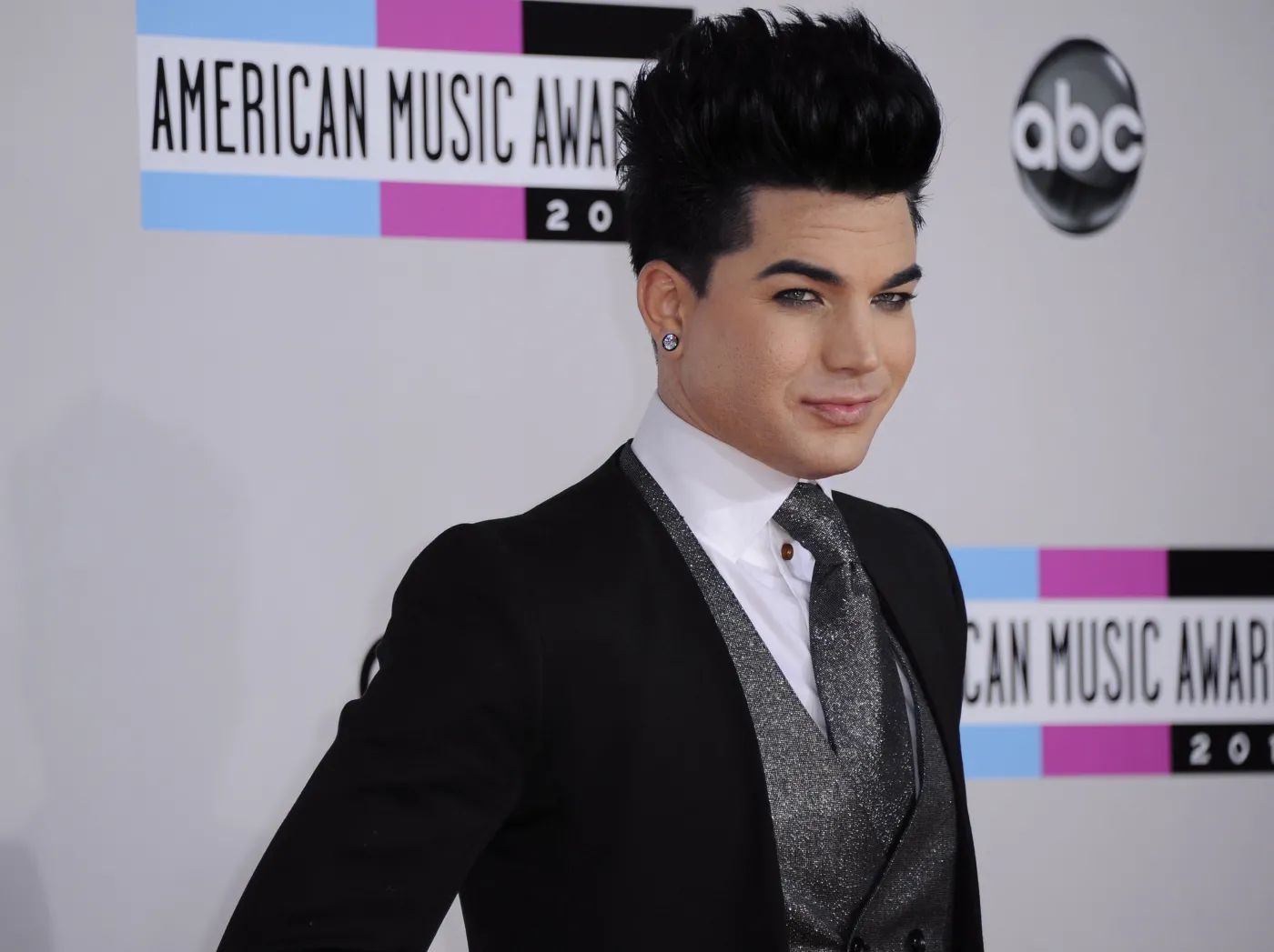 2763233-adam-lambert.jpg
