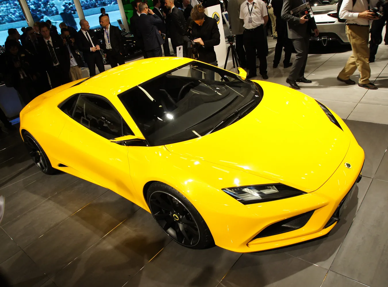 Łapy precz od Lotusa