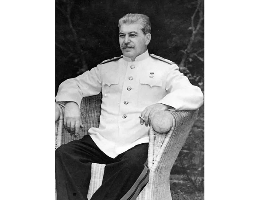 2885897-stalin3-1945.jpg