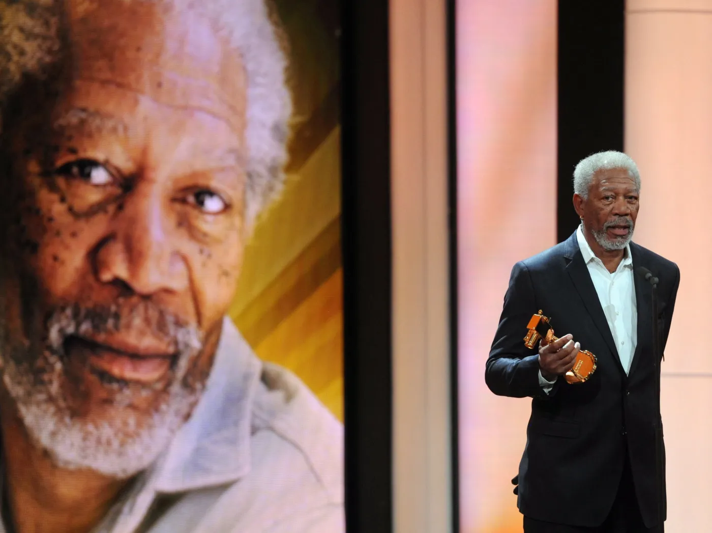3056586-morgan-freeman.jpg