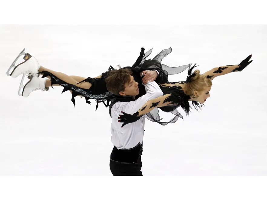 2906152-13ice-dancers.jpg