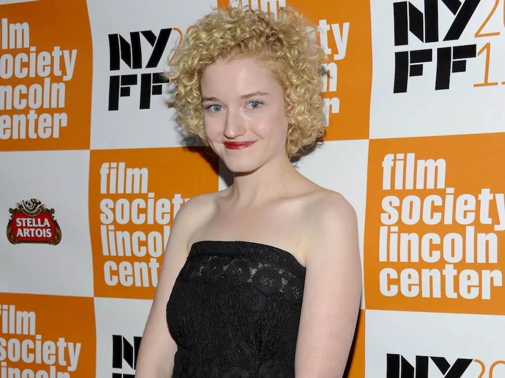 3316192-julia-garner.jpg