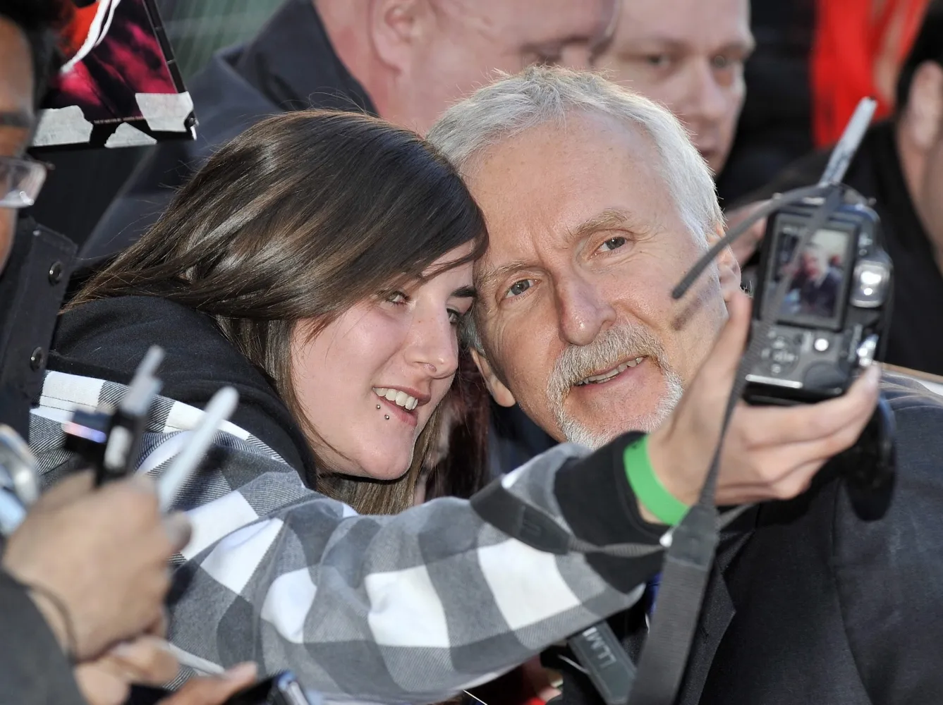 3311650-james-cameron.jpg