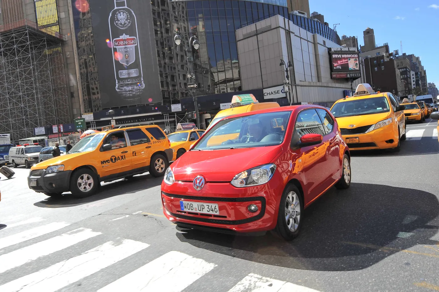 3330772-volkswagen-up.jpg