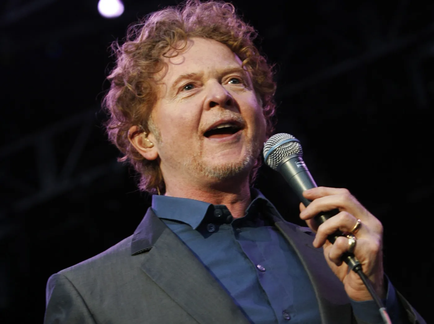 3337049-mick-hucknall.jpg