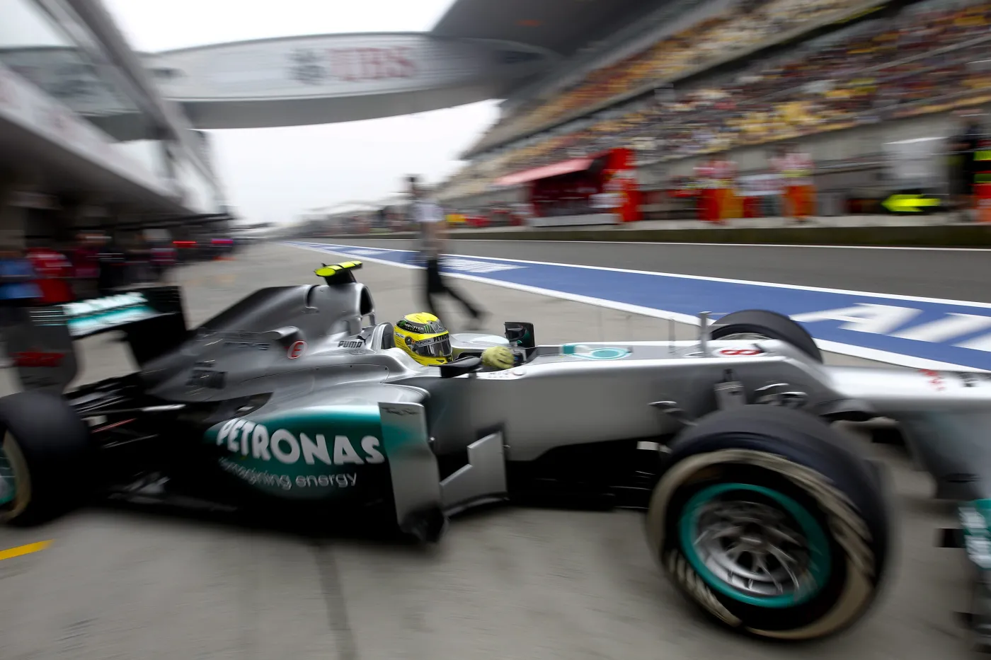 Rosberg pierwszy raz pojedzie z pole position 