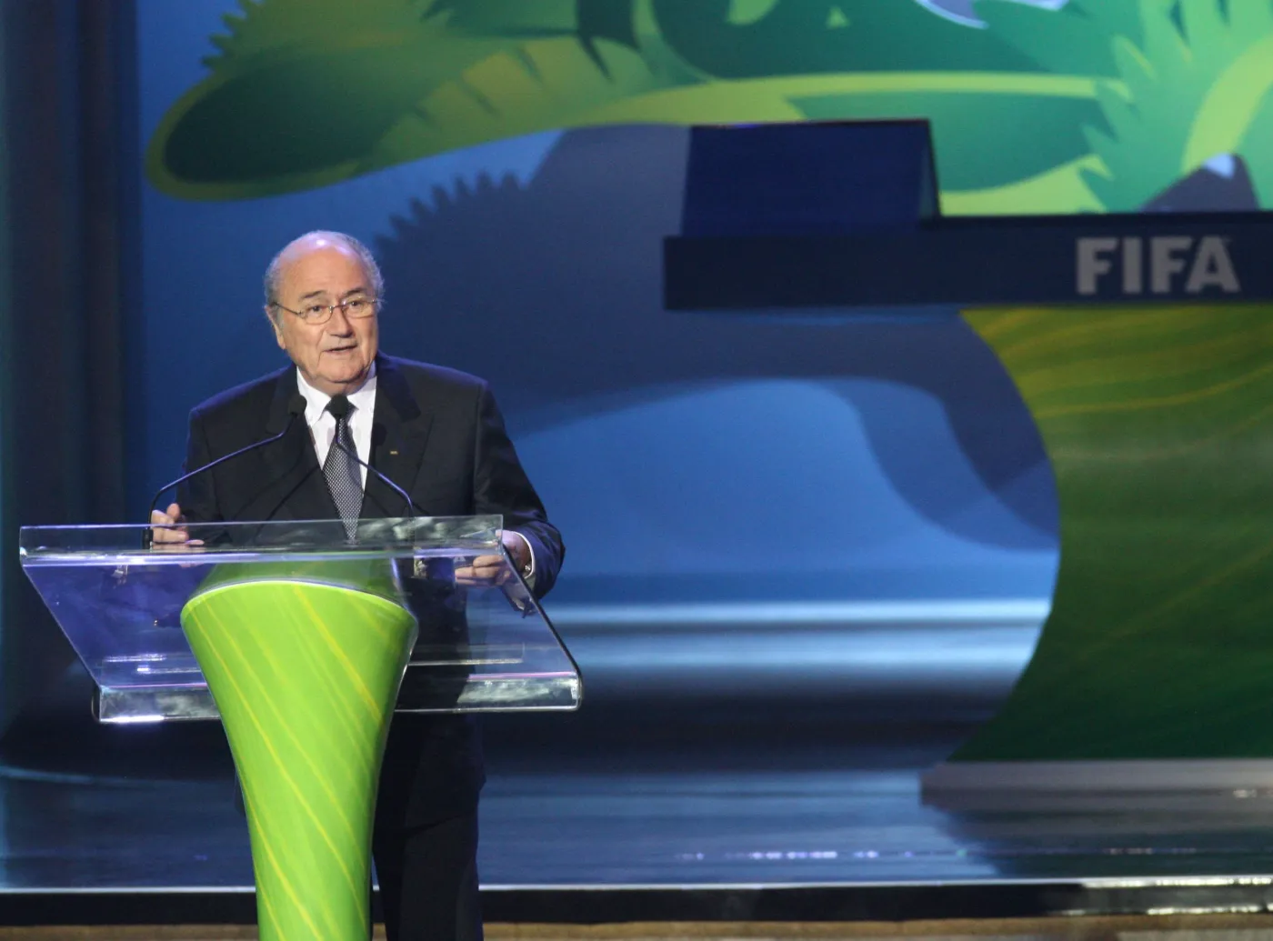 Z Blatterem lepiej nie zaczynać. FIFA może wszystko