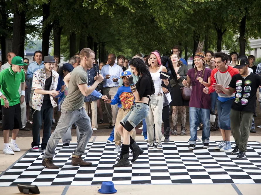 3353919-streetdance-3d.jpg