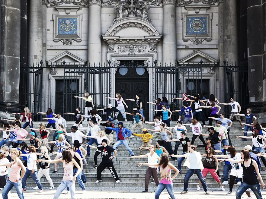 3353975-streetdance-3d.jpg