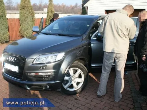 2713944-policja-audi.jpg