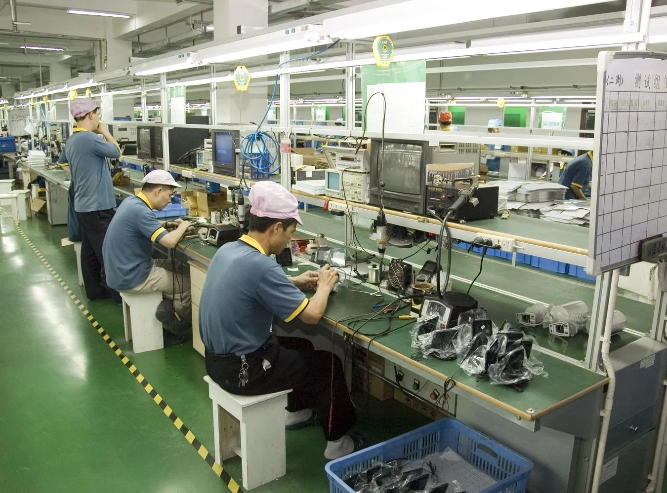 Nie lubimy ich, a kupujemy na potęgę. Bo cena czyni cuda