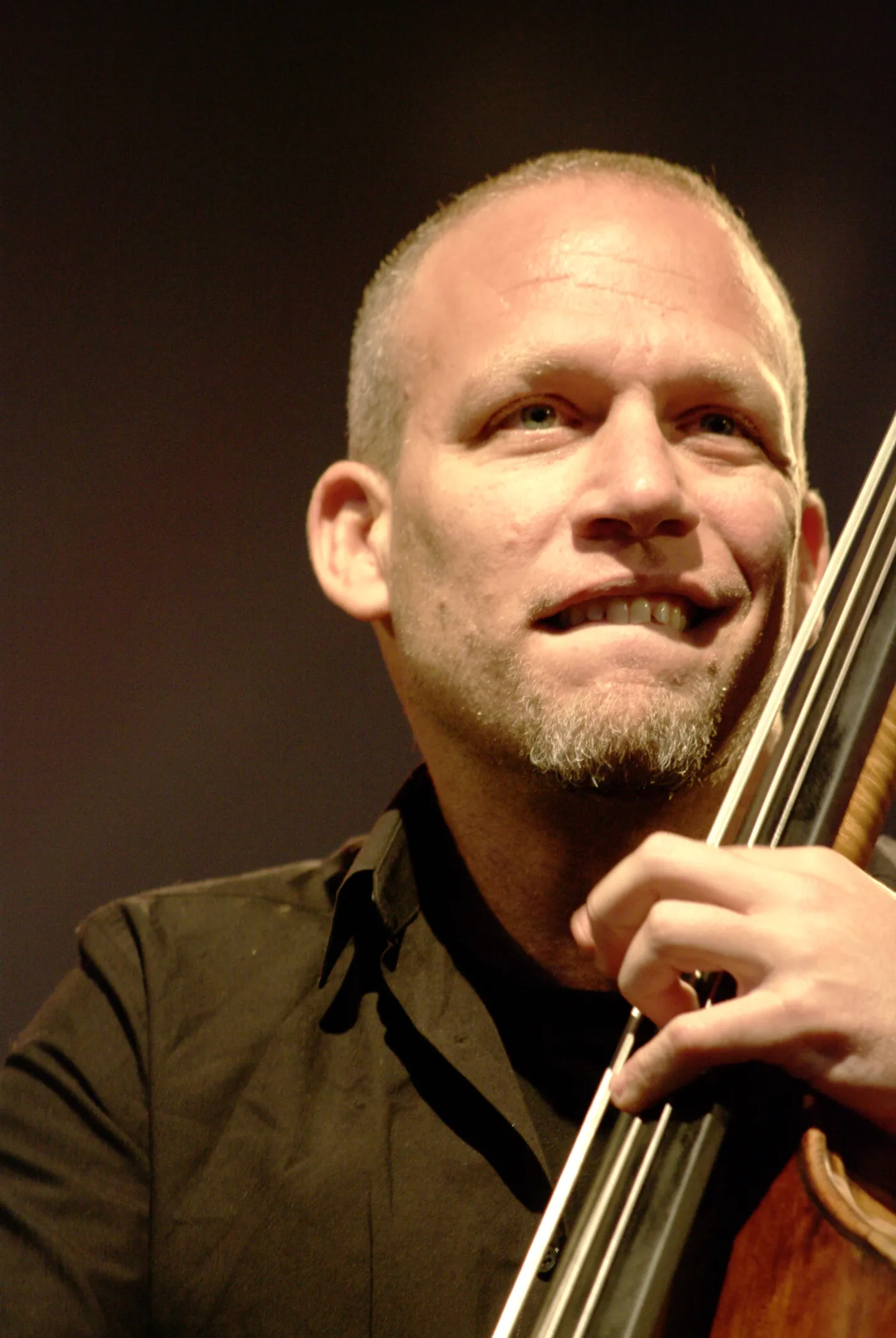 4165697-avishai-cohen.jpg
