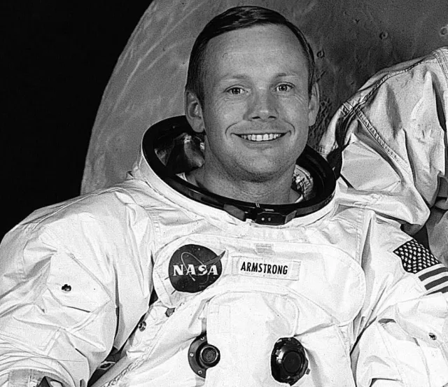 "Księżyc opłakuje ziemskiego syna". Nie żyje Neil Armstrong