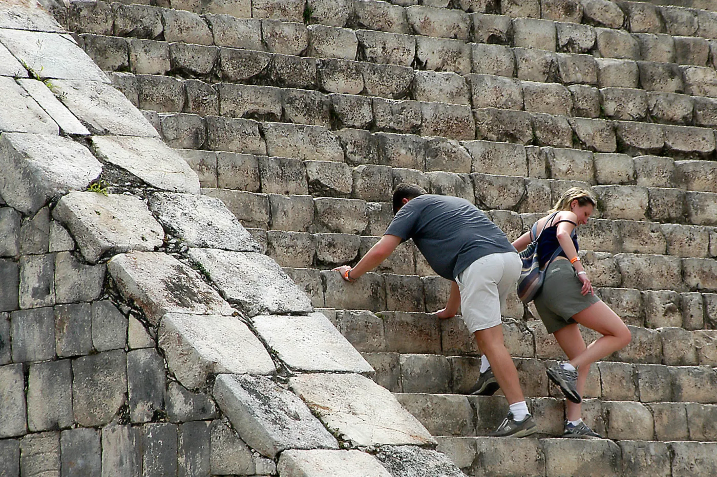 4429936-chichen-itza.jpg