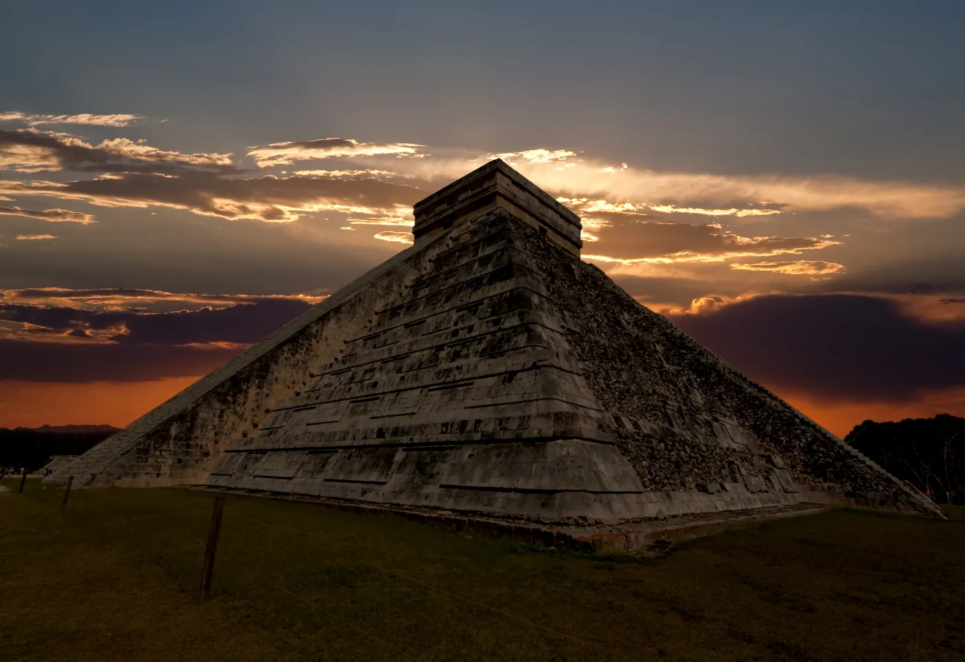 4429965-chichen-itza.jpg