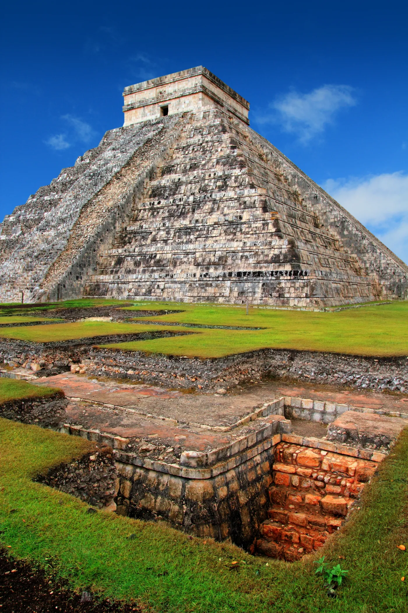 4430178-chichen-itza.jpg