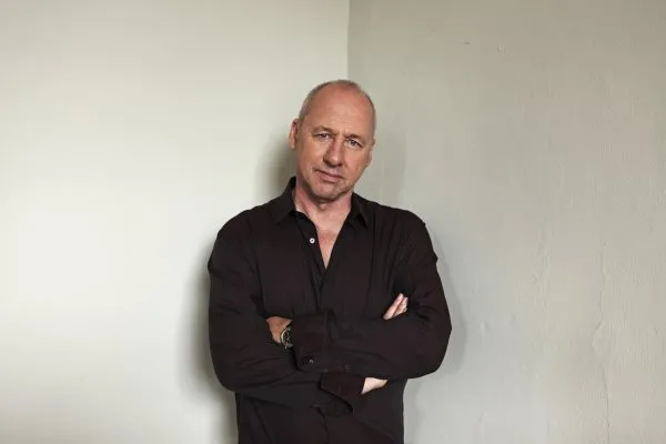 3962782-mark-knopfler.jpg