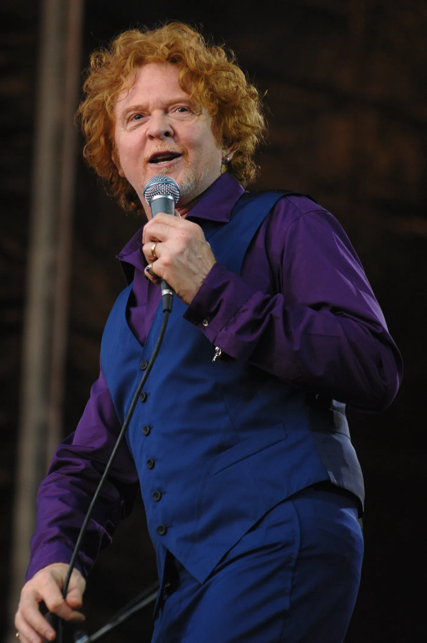4466552-mick-hucknall.jpg