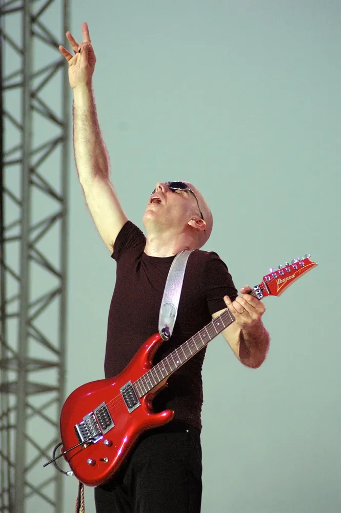 4466351-joe-satriani.jpg