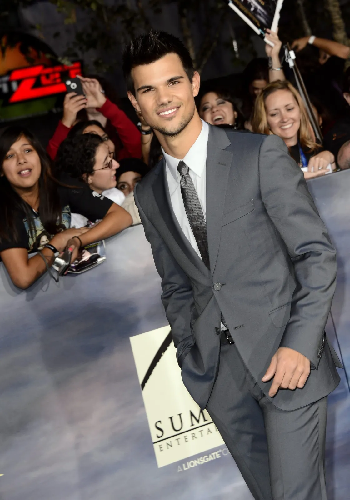 4277547-taylor-lautner.jpg