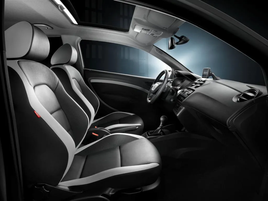 4278300-seat-ibiza-cupra-interior-1-lateral-abierto-male.jpg