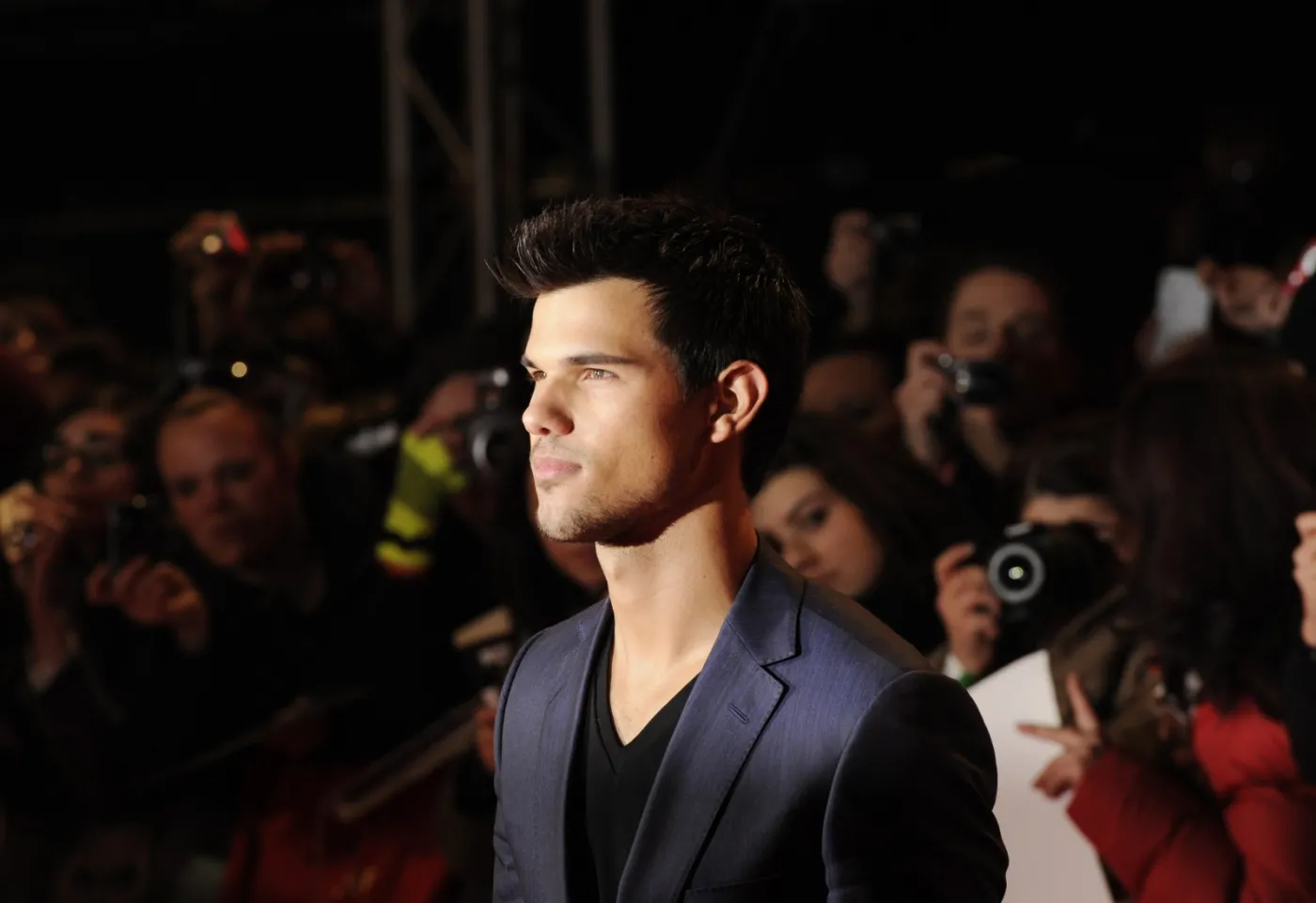 4285529-taylor-lautner.jpg