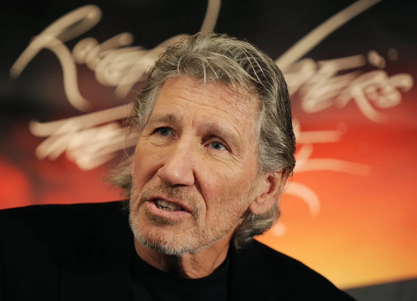 4285356-roger-waters.jpg