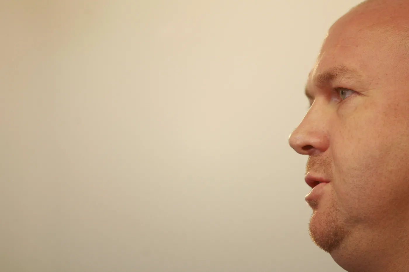 Półnagi agent Tomek i pieniądze. Szef CBA: Żenada