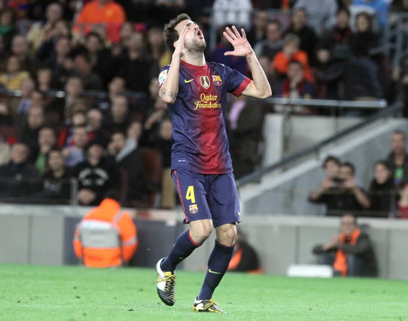 Fabregas nie zagra przez cztery tygodnie. Złamał kość w lewej nodze