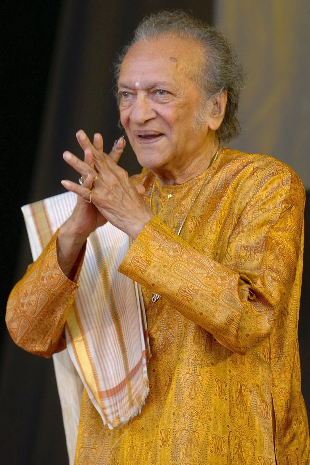 4392840-ravi-shankar.jpg
