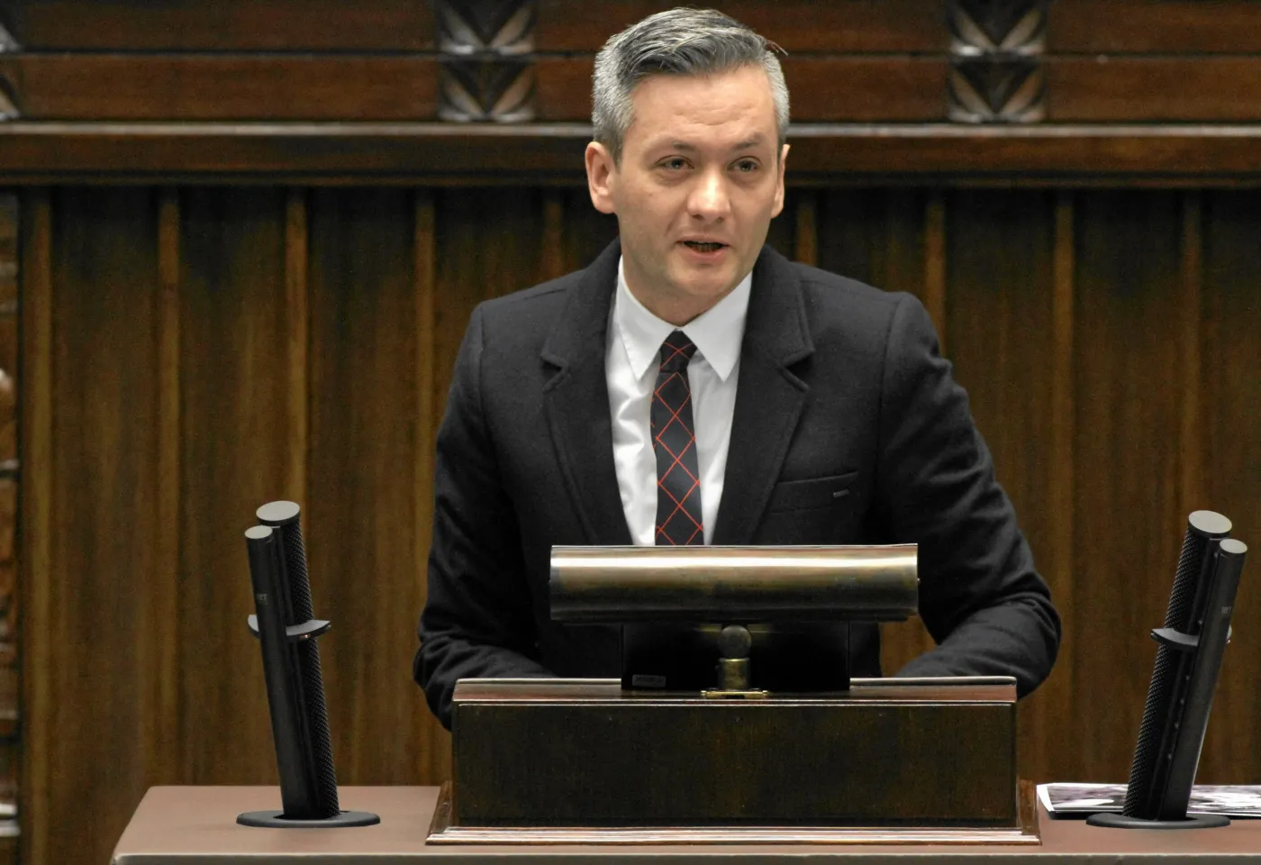 Atak na biuro Biedronia. "Nie mamy problemu z nienawiścią i homofobią?"