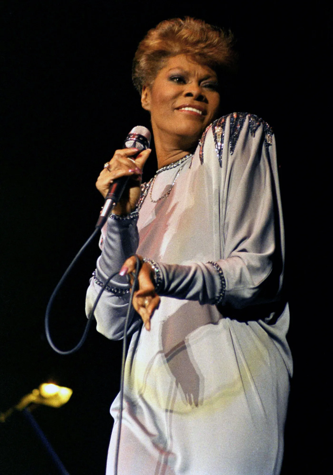 4957054-dionne-warwick.jpg