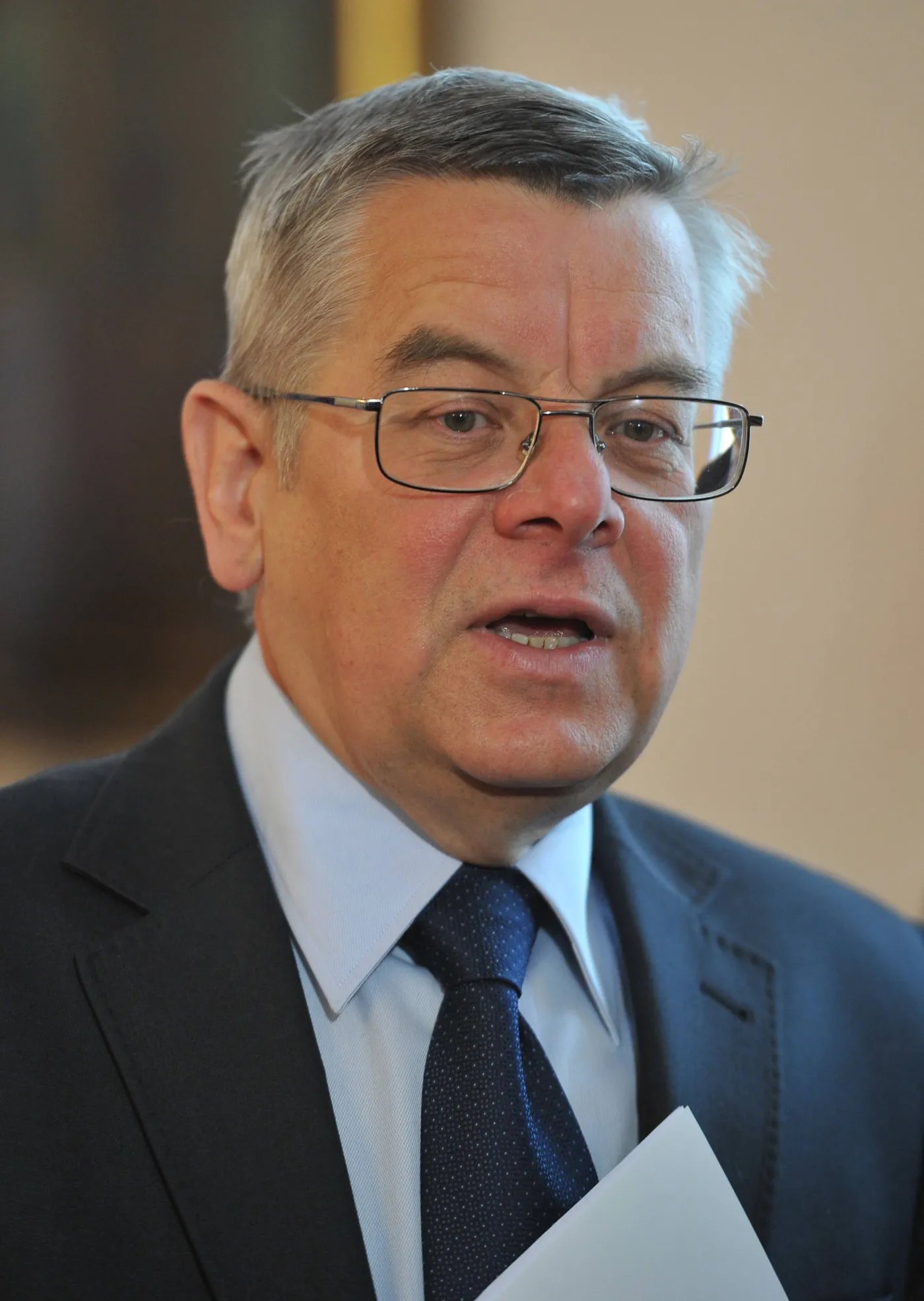 Nałęcz kpi z Gowina: Dla Tuska wygodny jest królik, skubiący trawę